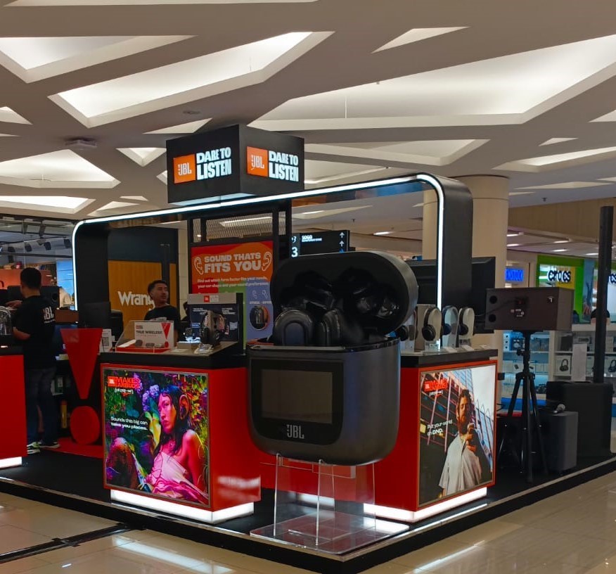 Pameran JBL di Tunjungan Plaza 4